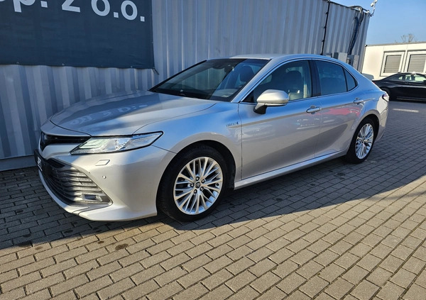 Toyota Camry cena 97047 przebieg: 152000, rok produkcji 2019 z Kożuchów małe 562